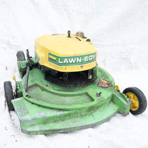 lot 42 image: VINTAGE 1980 - Model 8070 - Lawn-Boy Walk-Behind Mower - Not Tested