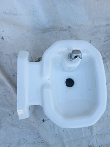 lot 46 image: VINTAGE 1940s White Ceramic Kohler Wall Mount Drinking Fountain