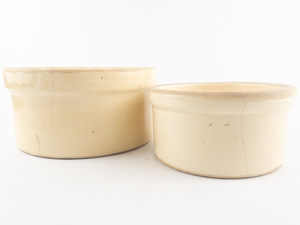 lot 67 image: Set of two Vintage Creamy White Crock Bowls 