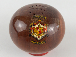 lot 76 image: Aloha Hawaii Round Globe Wooden Ball Salt & Pepper Shakers 