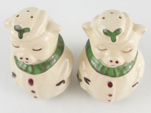lot 84 image: 1950s Vintage Winnie Pig by Shawnee Salt and Pepper Shakers. 