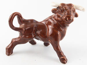 lot 87 image: Matador And Bull - Vintage Salt And Pepper Shakers