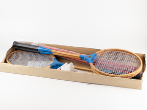 lot 97 image: Vintage 4 Player Wooden Badminton Set 