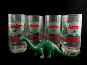 lot 188 image: Set of four Collectible Sinclair Gasoline 1959 glasses and Sinclair Dinosaur Toy - Mint Condition