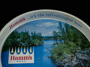 lot 196 image: VINTAGE Hamms -its the refreshingest beer - Canoeing (BWCA) - 13in Metal Beer Serving Tray