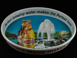 lot 195 image: VINTAGE Grain Belt Perfect Brewing Water - Geyser - 13in Metal Beer Serving Tray