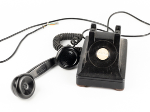 lot 197 image: Western Electric Bell Systems F1 Bakelite Desk Phone