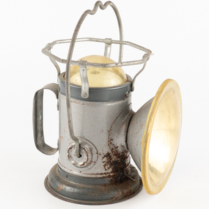 lot 199 image: Vintage Delta Powerlite Lantern Made in Marion Indiana