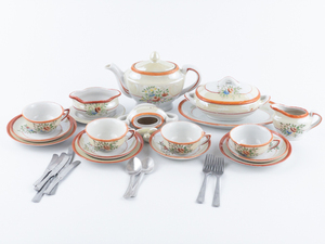 lot 230 image: VINTAGE LUSTERWARE Childrens tea set