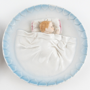 lot 234 image: Pair of Sleeping Baby Girl & Baby Boy Bisque Vintage 3D Wall Hanging Plates