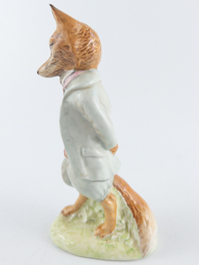 lot 237 image: Vintage BEATRIX POTTER Foxy Whiskered Gentleman F. Warne & Co. LTD Fingurine