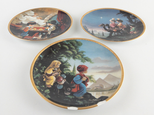 lot 243 image: Hamilton Collection PRECIOUS MOMENTS  Numbered Limited Edition Collector Plates The Carpenter Shop 1992,  They Followed The Star 1991, The Flight Into Egypt 1992
