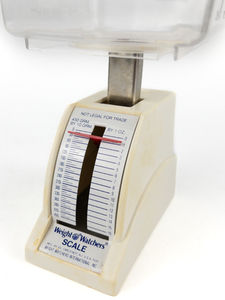 lot 264 image: Vintage Weight Watchers 16 Oz Food Scale. Made In Carlstadt NJ