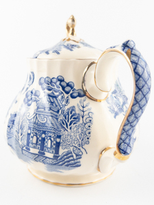 lot 350 image: SADLER Blue Willow (Gold Trim) Individual Teapot & Lid