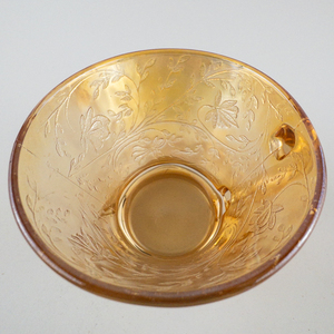 lot 398 image: Vintage&nbspJEANNETTE Floragold Carnival Glass Cup 2 12in