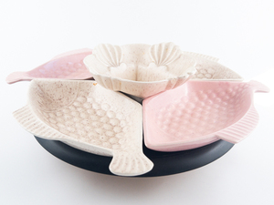 lot 412 image: Vintage CALIFORNIA POTTERY L40 USA Fish Mid Century Modern Appetizer Dishes Set in Pink and White
