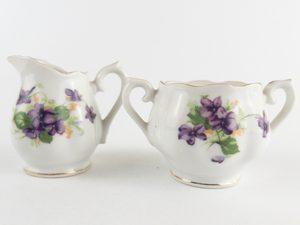 lot 420 image: VINTAGE - NORCREST Sweet Violets Cream and Sugar Set (Creamer -no lid)
