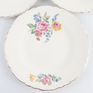 lot 422 image: VINTAGE SCIO Hazel set of three plates