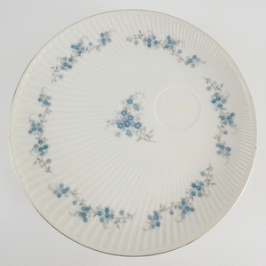lot 426 image: Set of Four&nbspYAMAKA (Japan) Snack Plates with Blue Flower Border 9in approx