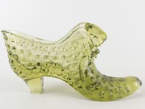lot 435 image: VINTAGE - FENTON Hobnail Green Slipper 2 34in