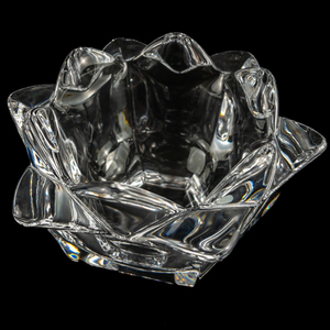 lot 453 image: Vintage ORREFORS (Sweden) Lily Round Bowl with Pedestal - With Original Sticker Label -&nbsp6 38 in wide