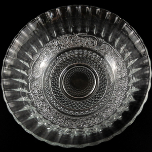lot 466 image: VINTAGE -&nbspCRYSTAL CLEAR INDUSTRIES Trellis 7 58in Round Bowl 