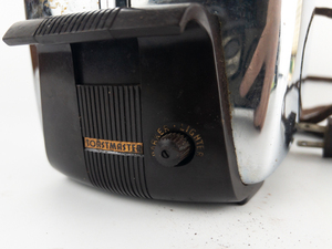lot 476 image: VINTAGE - Art Deco c. 1950s TOASTMASTER 2-Slice Toaster Model 1B14. Made in USA.
