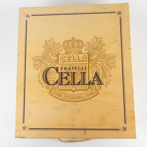 lot 477 image: Fratelli Cella wood wine box - 12.5 x 10.75 x 3.75 