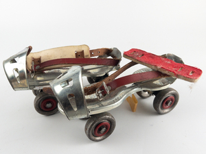lot 487 image: Vintage Globe Skates #30 Jet Set JR Roller Skates with Original Box