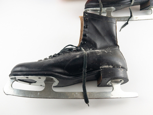 lot 489 image: Vintage Kingswood Sheffield Steel with Steel Arch Support Shank Roller Derby Ice Skates Size 11 (May not be in Original Box)