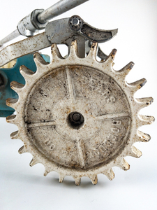 lot 494 image: Vintage Sears Roebuck Blue Cast Iron Traveling Lawn Sprinkler Model 451-6997