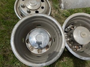 lot 21 image: Light Duty Truck Parts