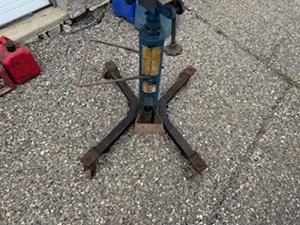 lot 33 image: ATD Tools Transmission Jack