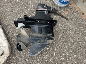 lot 65 image: Mercruiser Inboard Boat Motor with Mercruiser Freshwater Outdoor Lift Cylinders (Bravo Alpha Hydraulics)