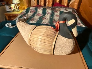 lot 24 image: decorative decoy