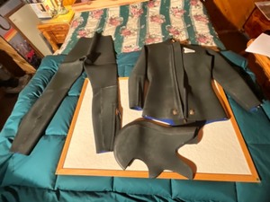 lot 48 image: never worn women wet suit
