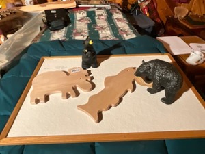 lot 92 image: decorative bears & blank canvas wood animals