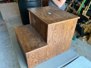 lot 372 image: hardwood step stool