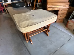 lot 400 image: memory foam padded rocker foot rest