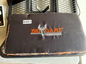 lot 401 image: big game deerstand portable