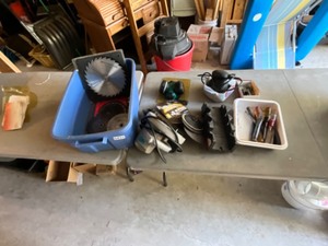 lot 431 image: circ saw plus blades and accessories