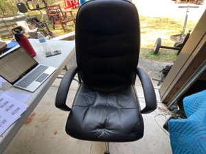 lot 436 image: leather office chair