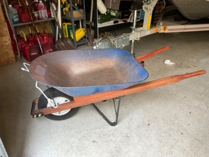 lot 465 image: wheel barrow