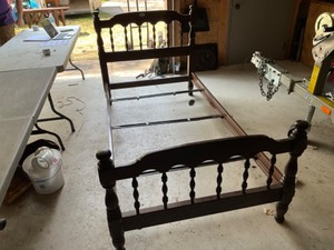 lot 467 image: twin bed frame