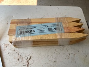 lot 482 image: all purpose stakes- new