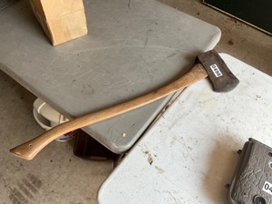 lot 498 image: axe