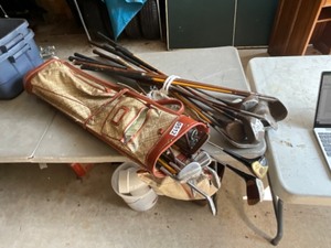 lot 512 image: vintage golf clubs