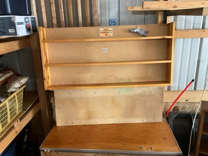 lot 523 image: ammo reloading bench