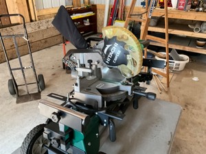 lot 5 image: Hitatchi table saw on wheels
