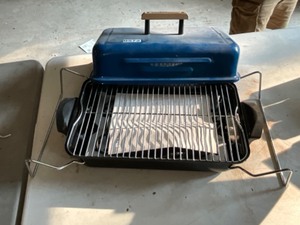 lot 572 image: outdoor cooker